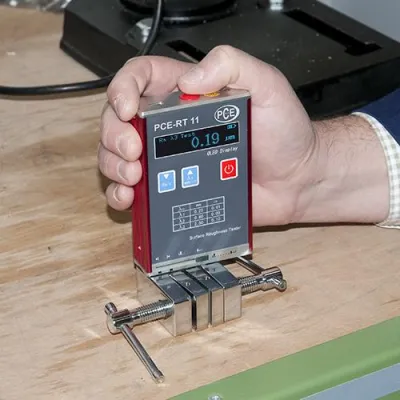 Bild: Das Rauhigkeitsmessgerät PCE-RT 11 schnell, einfach und genau