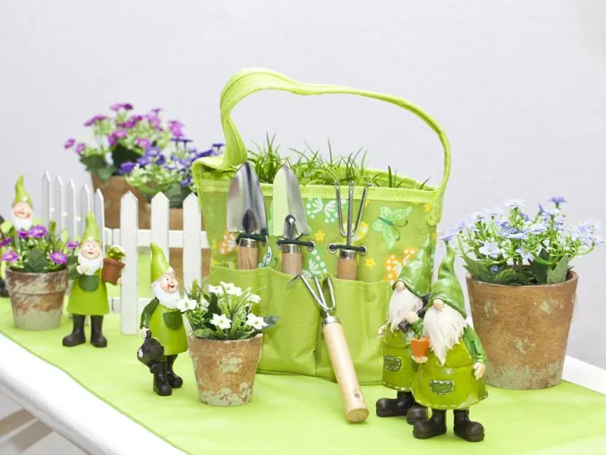 Bild: Frühlingszeit ist Gartenzeit. Mit Dekoration zum gemütlichen Ambiente