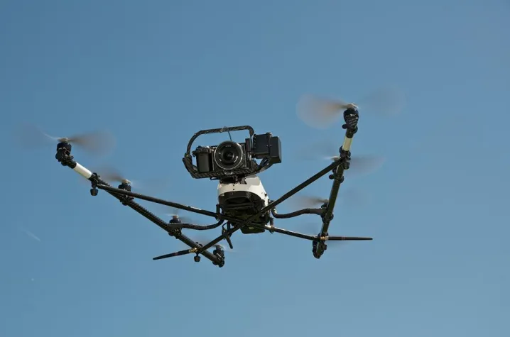 Bild: Ein Schwarm friedlicher Drohnen