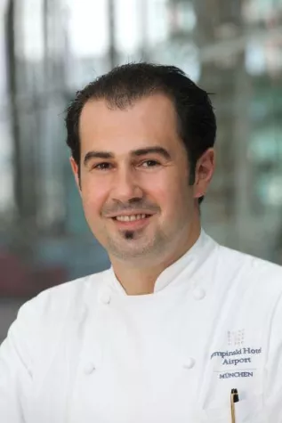 Personalie: Christian Müller ist neuer Küchenchef im Kempinski Hotel Airport München Bild: Personalie: Christian Müller ist neuer Küchenchef im Kempinski Hotel Airport München