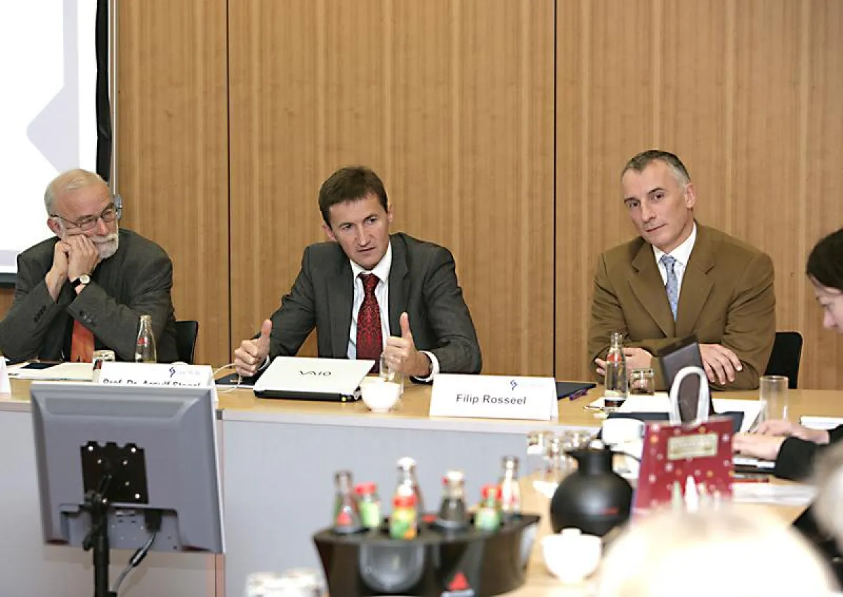 Pressekonferenz 05.12.07 in der Bundespressekonferenz Berlin: Genetischer Urintest kann die Genauigkeit der Diagnose Prostatakrebs verbessern. Bildquelle: Frank Ossenbrink