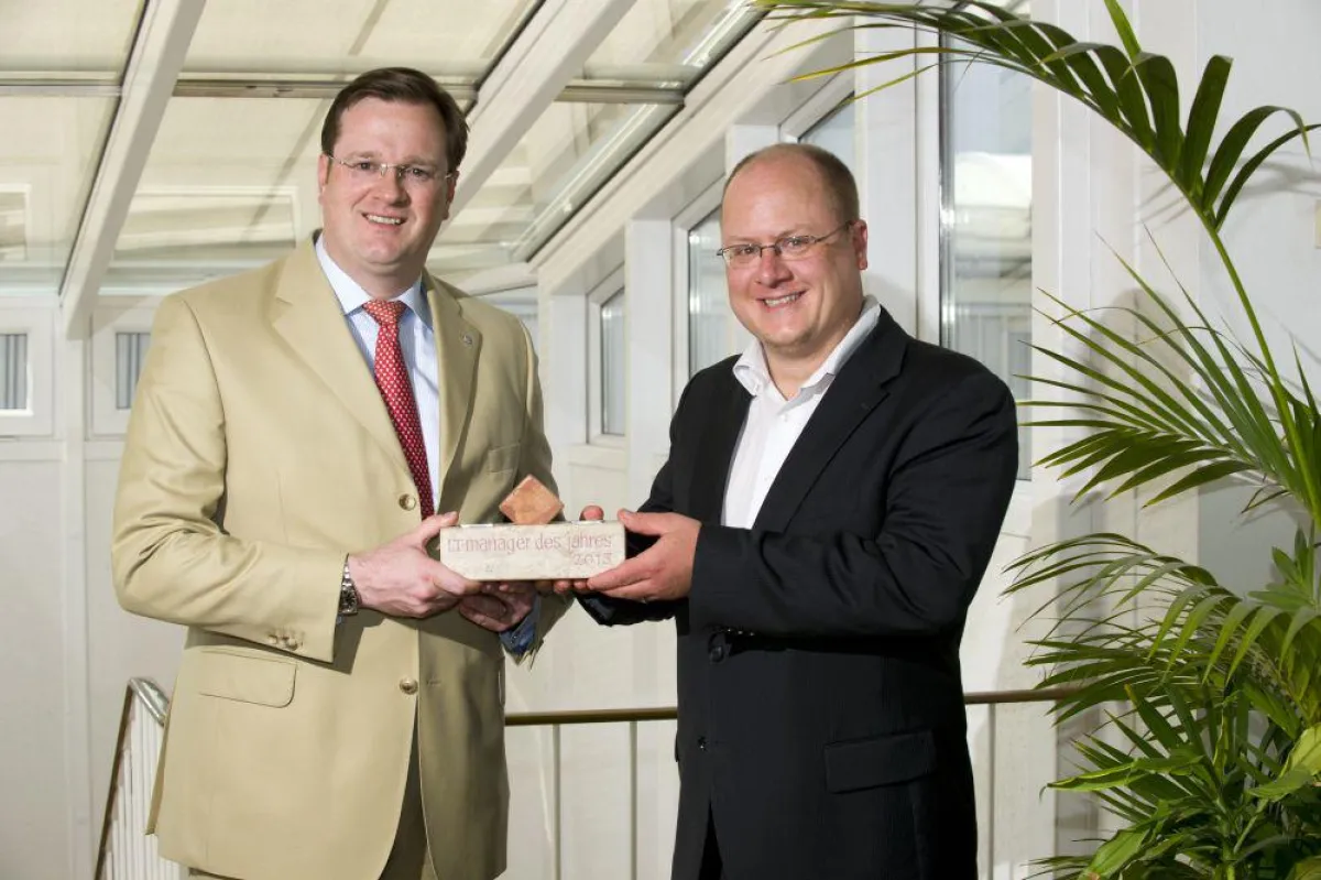 Bernard Krone (l.) und Martin Schrüfer, Chefredakteur LT-manager, bei der Übergabe des Preises am 6.