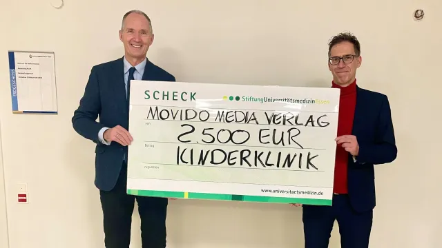 Movido Media Verlag spendet 2.500 Euro an Essener Kinderklinik Bild: Movido Media Verlag spendet 2.500 Euro an Essener Kinderklinik