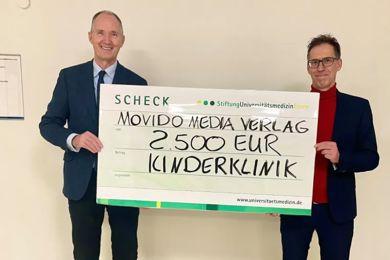 Bild: Movido Media Verlag spendet 2.500 Euro an Essener Kinderklinik