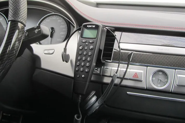 Bild: Werth Messtechnik stattet Fuhrpark mit pei tel-Autotelefonen aus