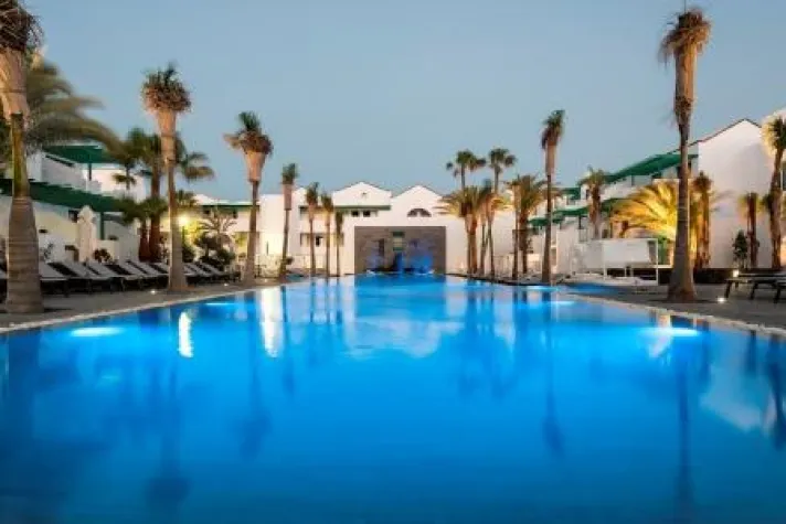 Bild: Vier-Sterne-Start auf der Vulkaninsel