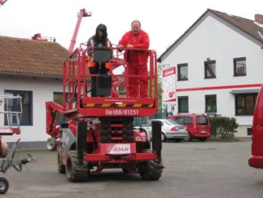 Bild: Girls' Day bei Adam GmbH aus Hanau - Vermieter für Arbeitsbühnen + Stapler