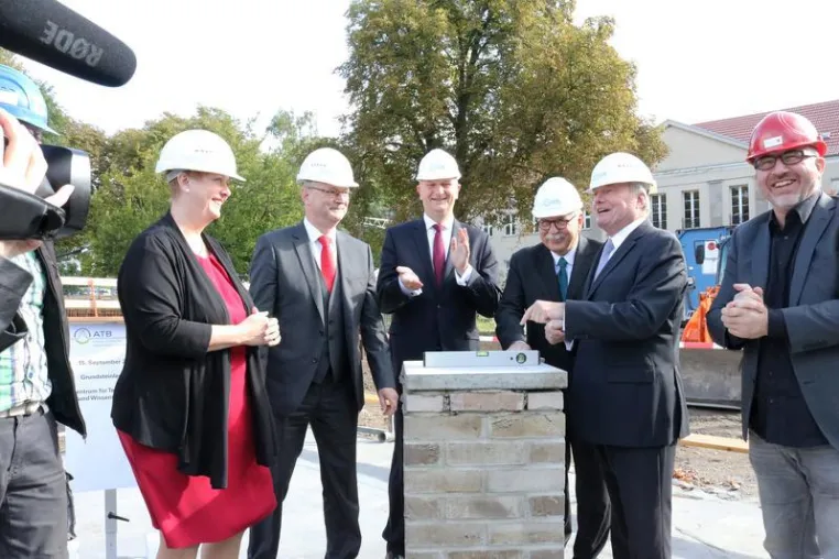 Bild: Grundstein für Forschungsneubau am ATB gelegt