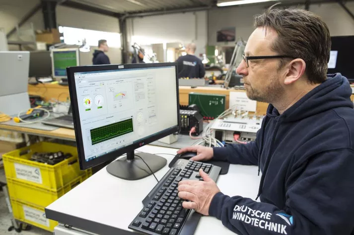 Bild: Deutsche Windtechnik repariert Umrichter-Steuerungen
