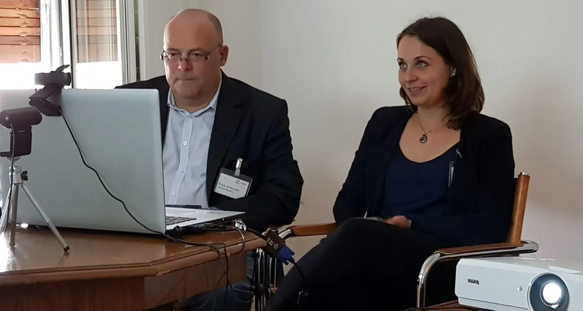 Frank Armbruster und Sarah Lötscher vom Verband Mediation im Online-Dialog. Foto: BID