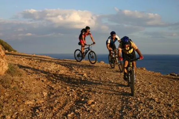 Bild: Die ersten Sonnenstrahlen auf dem Rad genießen: Frühjahrstouren jetzt planen