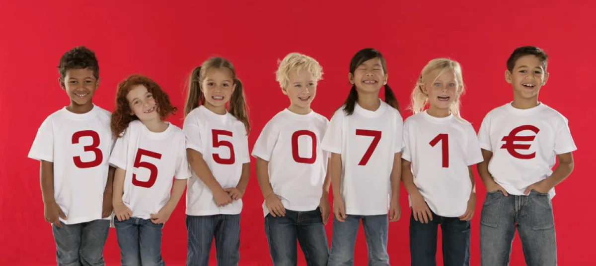 Kleine Zwerge, große Summe - A.T.U spendet 355.071 Euro für SOS-Kinderdörfer