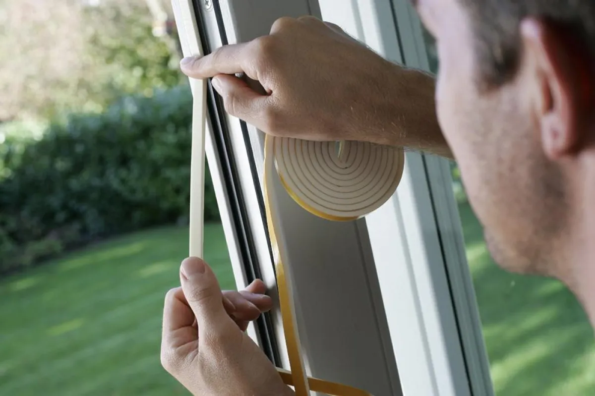 Mit Fensterdichtungen lässt sich schnell Heizenergie einsparen. Foto: Obi/ Immowelt.de