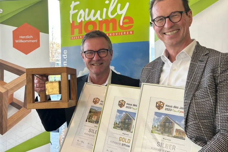 Silber und Gold für das "Haus des Jahres 2023": Drei Top-Auszeichnungen für Regnauer Bild: Silber und Gold für das "Haus des Jahres 2023": Drei Top-Auszeichnungen für Regnauer