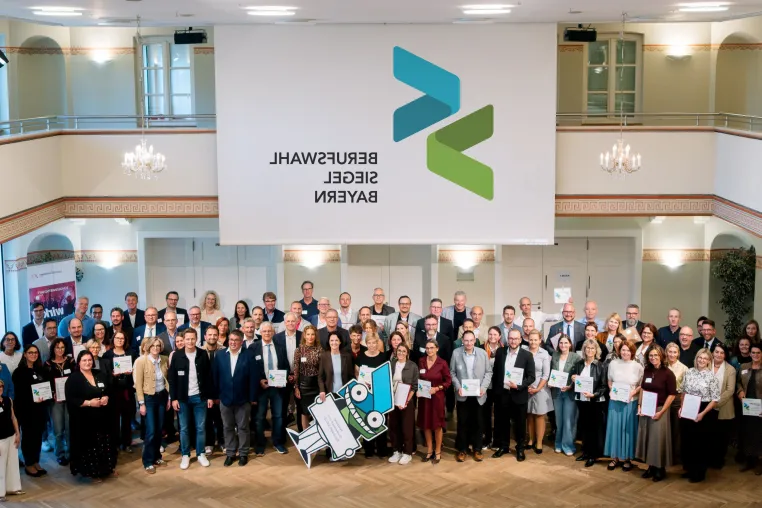 63 bayerische Schulen mit dem Berufswahl-SIEGEL ausgezeichnet Bild: 63 bayerische Schulen mit dem Berufswahl-SIEGEL ausgezeichnet