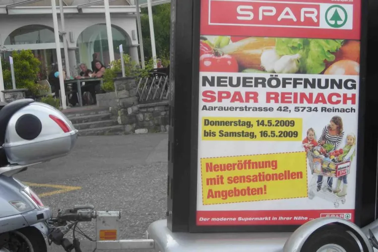 SPAR spart nicht mit Werbung... Bild: SPAR spart nicht mit Werbung...