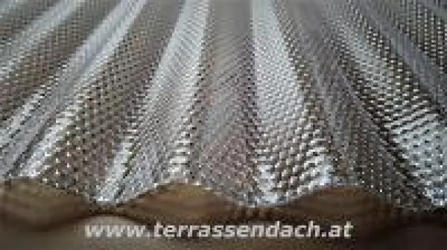 Bild: Schutz vor Hagelschäden an Terrasse und Carport mit bruchsicheren Bedachungen