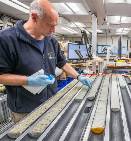 Bild: Sedimentkerne aus Südostpazifik als 8 Millionen Jahre altes Klimaarchiv: Temperatur beeinflusst globale Ozeanströmung