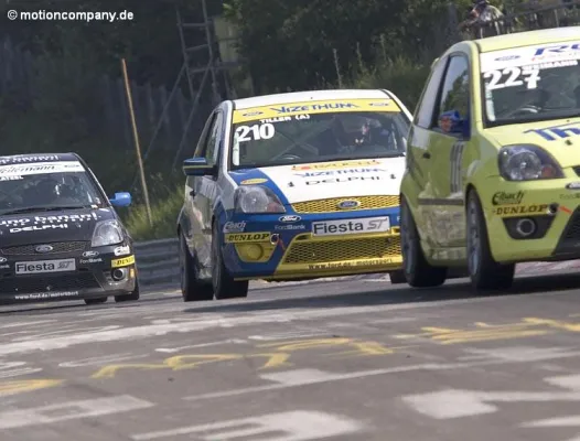 Youngster Patrick Tiller gerät beim Ford Fiesta ST Cup am Nürburgring ins Schlittern Bild: Youngster Patrick Tiller gerät beim Ford Fiesta ST Cup am Nürburgring ins Schlittern