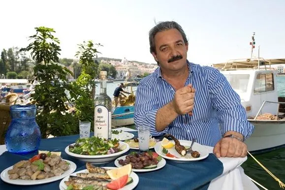 Bild: Start der OUZO PLOMARI LIVE-COOKING TOUR in 5 Städten Deutschlands