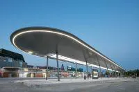LED-Beleuchtung sorgt an neuen Bussteigen in Gelsenkirchen für Sicherheit, Attraktivität und Fahrgastkomfort Bild: LED-Beleuchtung sorgt an neuen Bussteigen in Gelsenkirchen für Sicherheit, Attraktivität und Fahrgastkomfort