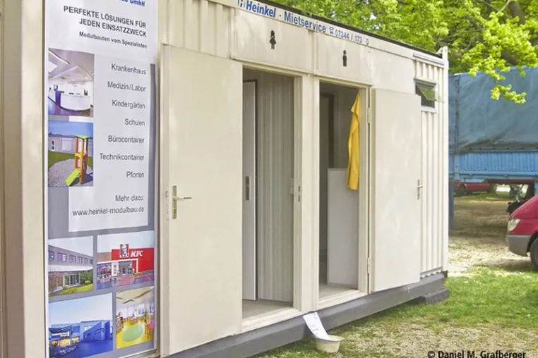 Bild: Heinkel Modulbau unterstützt Ulmer Zelt mit einem Sanitärcontainer für den Backstagebereich