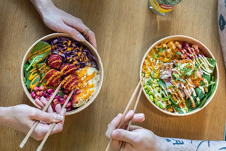 Bild: Mietvertrag unterschrieben: Fat Monk - Deli Bowls kommt in die Regensburg Arcaden