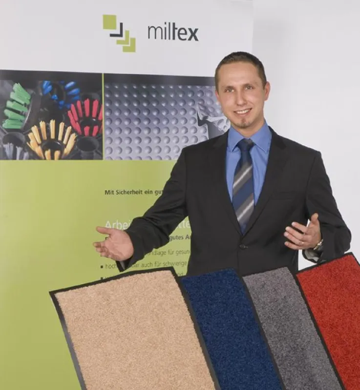 Andreas Felber, Geschäftsführer der Miltex GmbH, präsentiert die erfolgreichen Schmutzfangmatten.