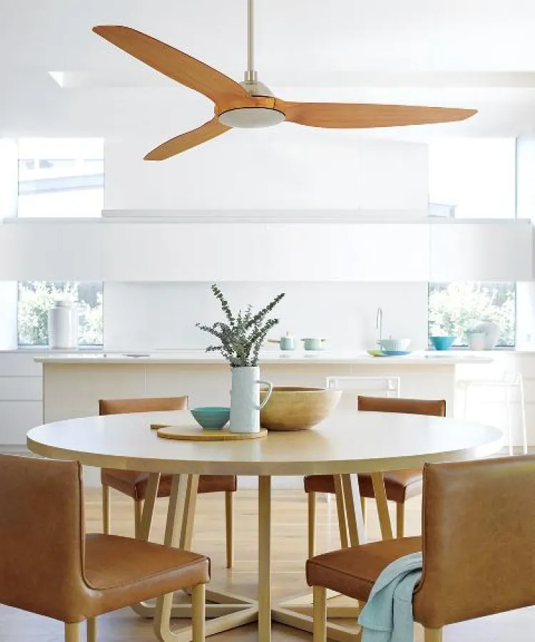 Der A-Type Deckenventilator von Casa Bruno passt mit seinen Holzflügeln zum Wohntrend 2017