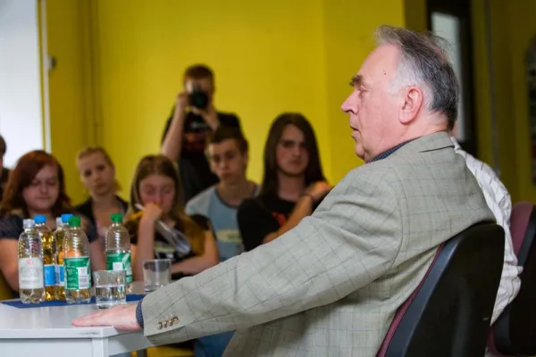 Bild: Schülerzeitungsredakteure treffen Ministerpräsident Böhmer