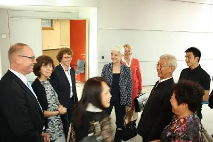 Bild: Chinesischer Kommissionschef für Qualitätsmanagement der PRC beeindruckt vom Standort Hannover