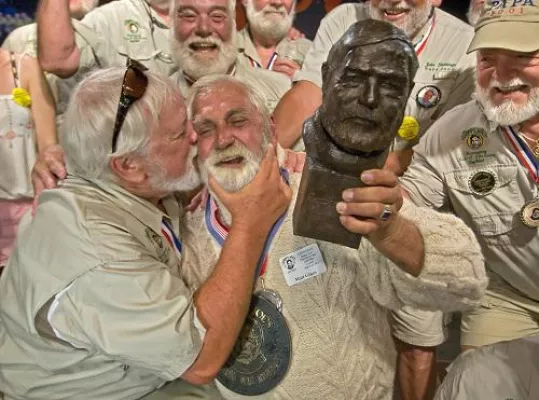 Bild: Golfturnier auf dem Wasser, Wettbewerb der Meisterköche und Kostümparade mit Superhelden