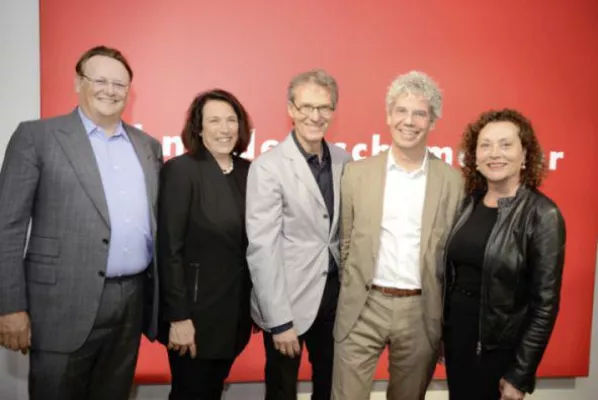 A&W-Architekt des Jahres 2015: Die Preisträger schneider+schumacher eröffnen exklusive Ausstellung in München Bild: A&W-Architekt des Jahres 2015: Die Preisträger schneider+schumacher eröffnen exklusive Ausstellung in München