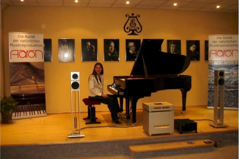 Bild: AARON und SOVEREIGN High End Hi-Fi in der STEINWAY & SONS Vertretung, Regensburg