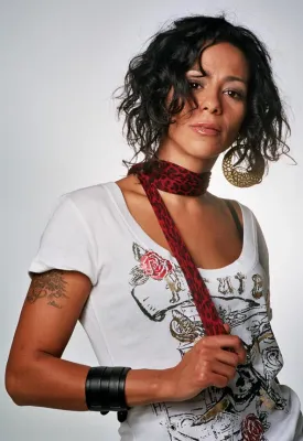 LIMA startet Solo-Karriere mit der Debüt-Single „Gleichgewicht“ Bild: LIMA startet Solo-Karriere mit der Debüt-Single „Gleichgewicht“