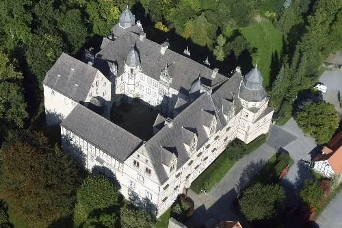 Schlossfest und Tag der offenen Tür in Realschule und Internat Schloss Varenholz Bild: Schlossfest und Tag der offenen Tür in Realschule und Internat Schloss Varenholz