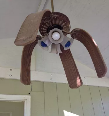 Bild: Deckenventilatoren mit verbogenen Flügeln...