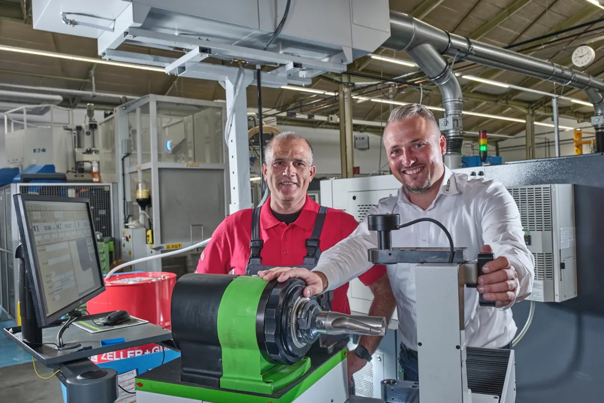 Bastian Birkenfeld (Kelch), Garcia Francisco (Danfoss), gab den zukünftigen Nutzern eine Einführung. (© KELCH GmbH | Christian Ahrens)