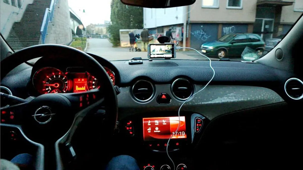 Unterwegs zu Testfahrten mit dem Opel Adam und Handys an Bord