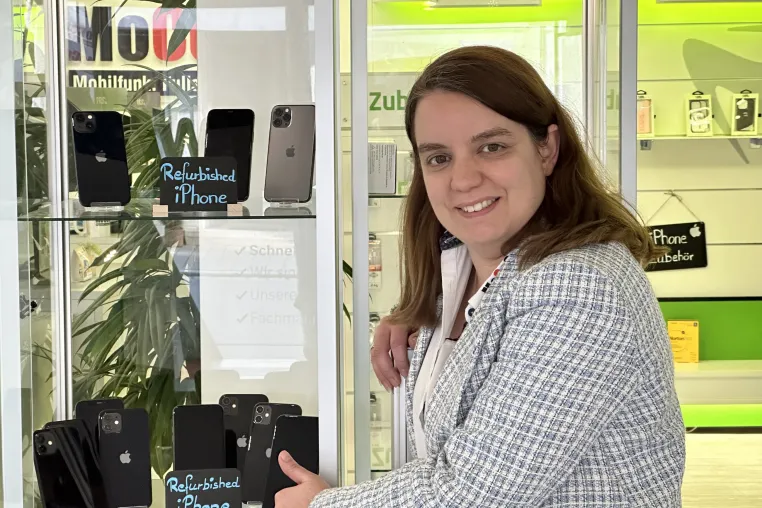 Bild: Sparen und die Umwelt nachhaltig schonen: mit fachgerecht aufgearbeiteten Handys von MoCoS