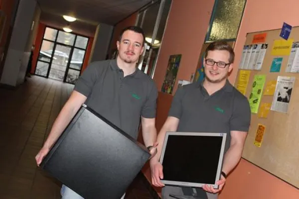 Bild: Note 1 in Medienkompetenz: imbus stiftet PCs für Grundschulunterricht