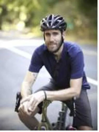 Der renommierte Modedesigner Alex Valdeman (Gap, Levi’s) entwirft eine völlig neue Radsportkollektion für Giro Bild: Der renommierte Modedesigner Alex Valdeman (Gap, Levi’s) entwirft eine völlig neue Radsportkollektion für Giro
