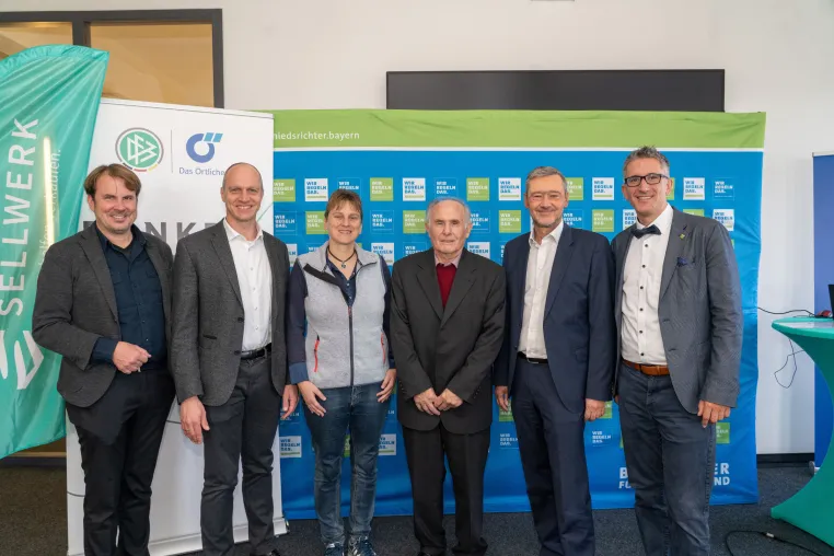 SELLWERK und Das Örtliche sagen zusammen mit dem Bayerischen Fußball-Verband „Danke Schiri!“ Bild: SELLWERK und Das Örtliche sagen zusammen mit dem Bayerischen Fußball-Verband „Danke Schiri!“