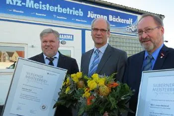 Bild: „Silberne“ Kfz-Mechanikermeister sind sie beide, …