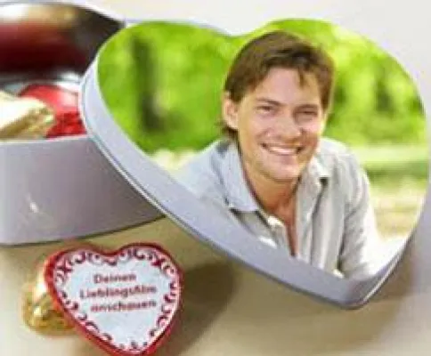 Bild: Ein Herz voller Überraschungen zu Muttertag - Die personalisierte Herzdose von Personello macht's möglich