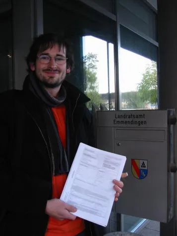 Bild: Martin Rotzinger reicht als erster Landtagskandidat seinen Wahlvorschlag im Regierungsbezirk Freiburg ein