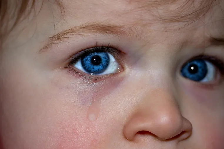Das geht ins Auge! Betäubungsmittel in Kindershampoos. Bild: Das geht ins Auge! Betäubungsmittel in Kindershampoos.