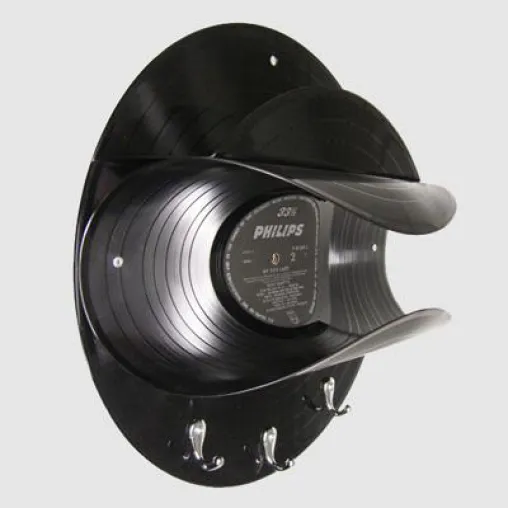 Leuchtende Schallplatten, frische Sommerröcke und Seifen aus handgepflückten Kräutern Bild: Leuchtende Schallplatten, frische Sommerröcke und Seifen aus handgepflückten Kräutern