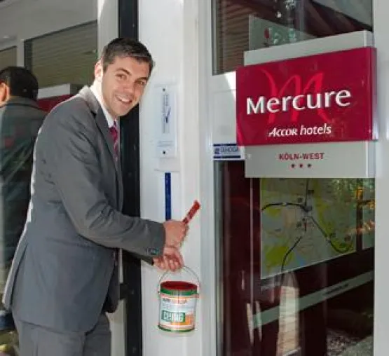 Bild: Ein neues Gesicht für das Mercure Hotel Köln West - 1.000 Liter Farbe geben Marsdorfer Hotel neuen Glanz