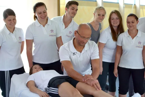 Bild: Fitte Gesundheitsfachberufe - Als Masseur oder Physiotherapeut in eine lebendige Berufswelt eintreten